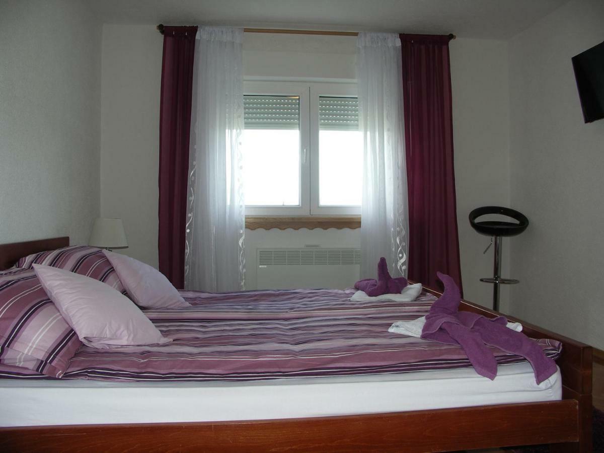 Apartments Zegarac House Korenica Ngoại thất bức ảnh